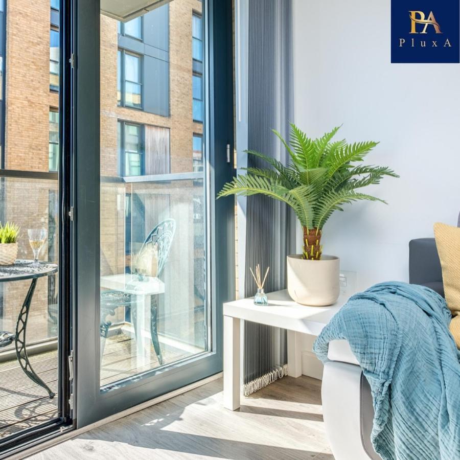 Pluxa Vivid Veranda Beautiful City Centre Apartment With Free Parking Birmingham Esterno foto